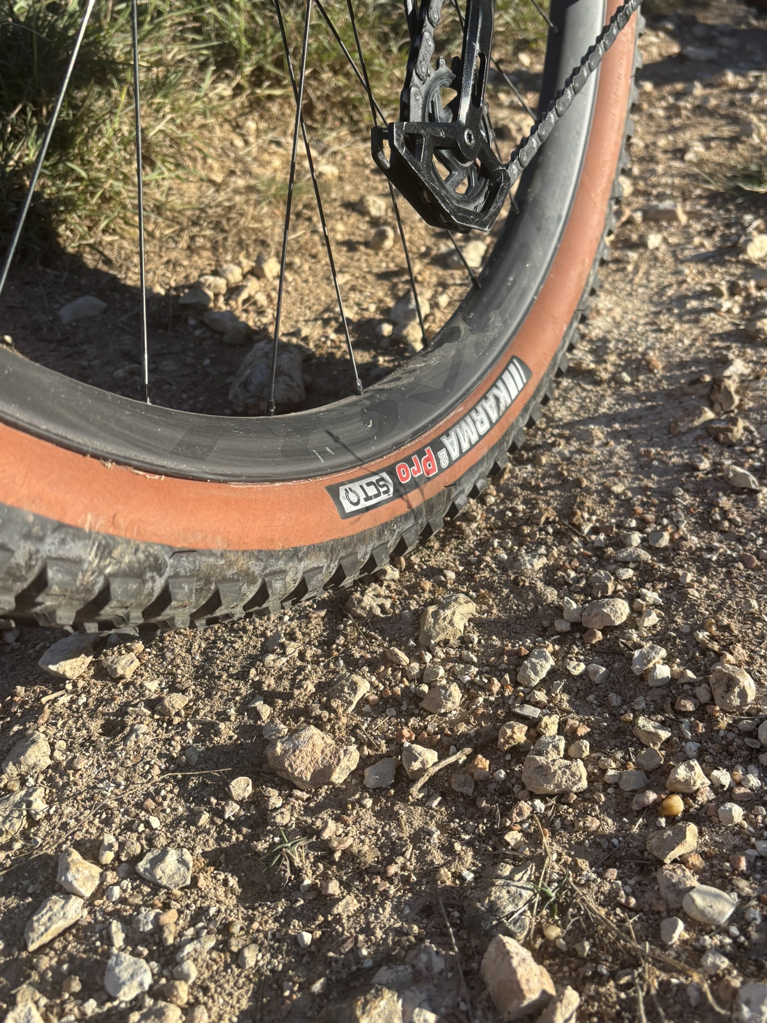 Kenda Karma 2 Pro on dirt